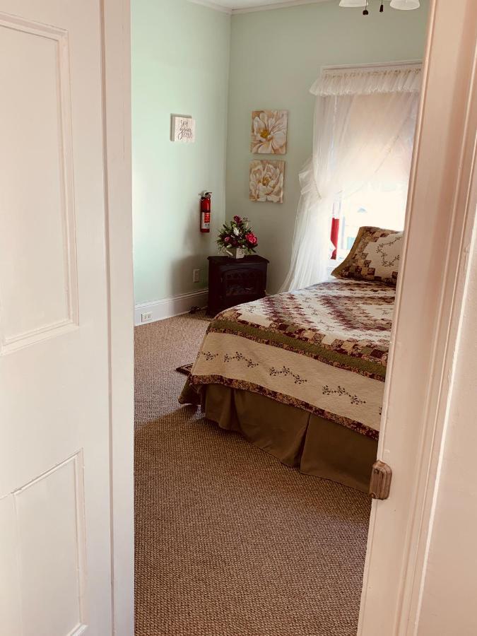 Centennial Inn Bed & Breakfast Conneaut Esterno foto